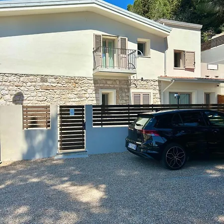 Tarsis Guest House-3